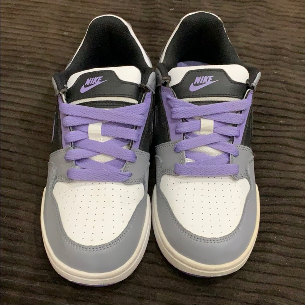 Nike sneakers size 4.5 Y (equals 6.5 women)